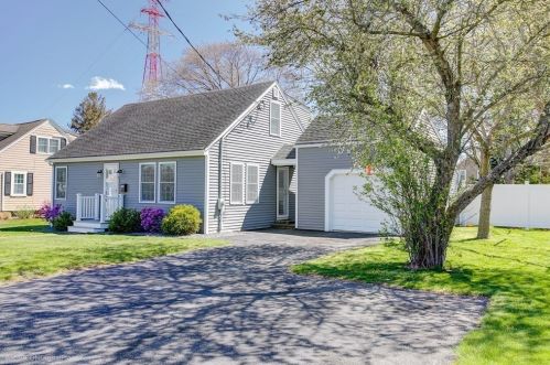 165 Grandview Ave, Fall River, MA 02726-5009