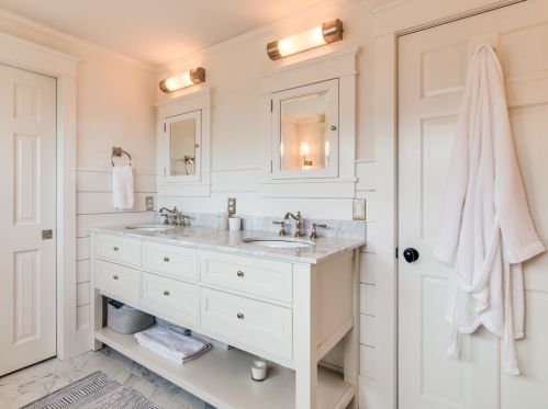 1 Normanstone Dr, Rockport MA  01966-1910 exterior