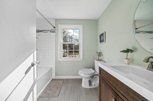 39 Sunset Dr, Seekonk MA 02771-4511 exterior