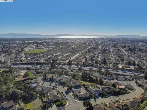 1476 Regent Dr, San Leandro CA 94577-5323 exterior