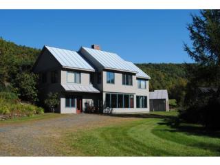 527 Woodstock Rd, West Woodstock, VT 05091-3117
