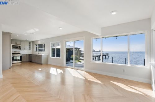 13095 Neptune Dr, San Leandro CA  94577-3130 exterior