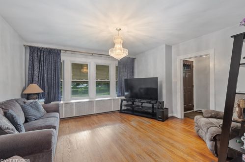 2401 Kenilworth Ave, Forest View, IL 60402-2546