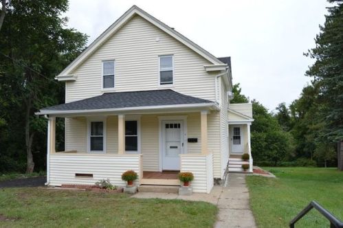 49 Mountain St, Worcester, MA 01606-1401