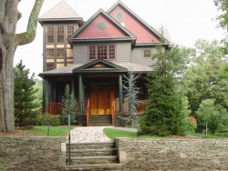 1585 Beacon St, Newton, MA 02468-1507