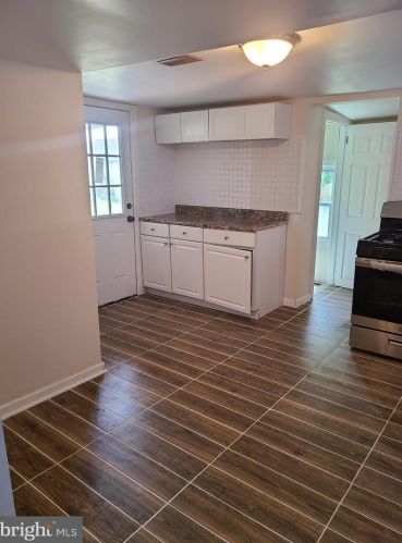 75 Barber Ave, West Deptford NJ 08096-2832 exterior