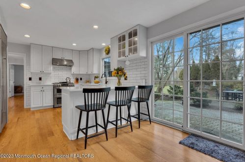 130 Rumson Pl, Little Silver NJ  07739-1044 exterior