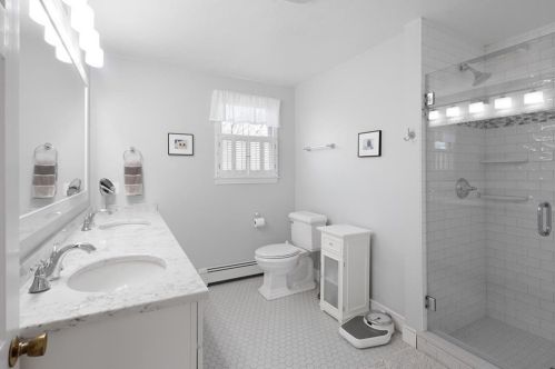 84 Leavitt St, Hingham MA 02043-2973 exterior