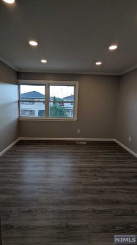 39 Midland Ave, Kearny NJ  07032-4125 exterior