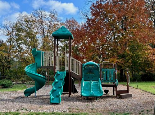 31 Ann Ct, Tinton Falls NJ  07724-3000 exterior