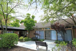 2877 Broad St, Columbus OH  43209-2673 exterior