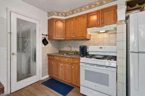 350 Skyline Lk Dr, Skyline Lakes NJ 07456-1952 exterior