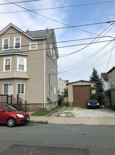 178 Mott St, Fall River, MA 02721-2639