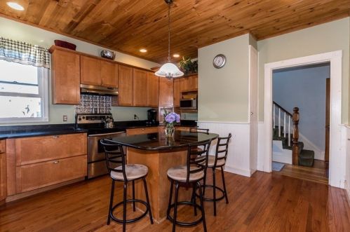 104 Winthrop St, Taunton MA 02780-4162 exterior