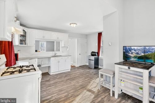 200 Delsea Dr, West Deptford NJ  08093-1221 exterior