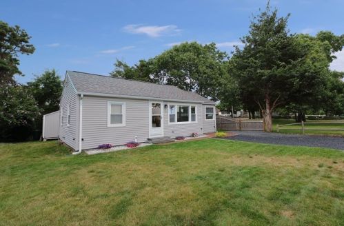 18 Beach St, Wareham, MA 02571-2772
