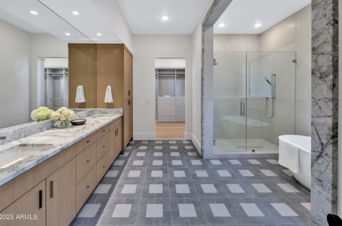 2053 37 Pl, Phoenix AZ 85050-8309 exterior