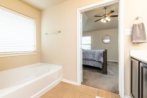 5432 Grenada Dr, Fort Worth TX 76119-8502 exterior