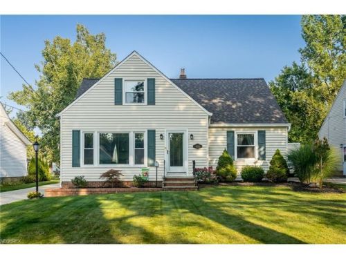 1679 Lyndhurst Rd, Cleveland, OH 44124-2854