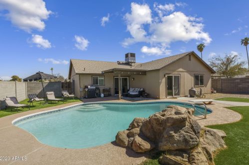 6822 43rd Pl, Phoenix AZ  85042-5218 exterior