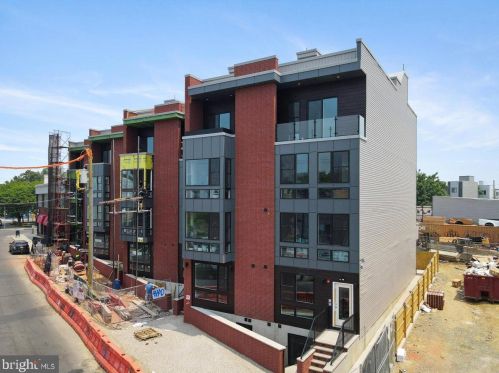 1827 5th St, Philadelphia, PA 19148-1831