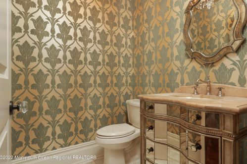 21 Vista Dr, Little Silver NJ  07739-1611 exterior