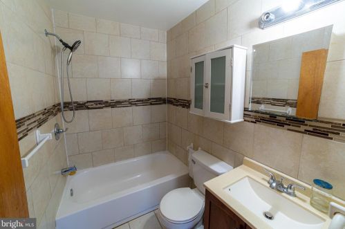 652 Washington Ave, West Deptford NJ 08096-3545 exterior