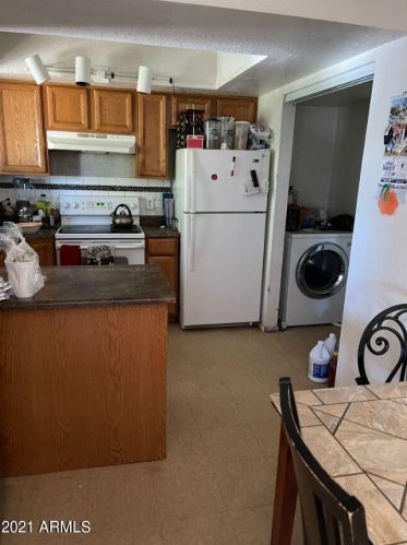 2725 Beck Ln, Phoenix AZ 85032-4255 exterior