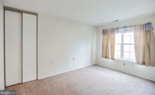 24 Lakebridge Dr, West Deptford NJ 08096-6718 exterior