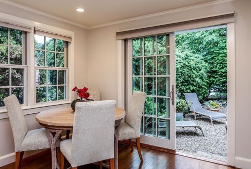 52 Woodleigh Rd, Dedham MA 02026-3129 exterior