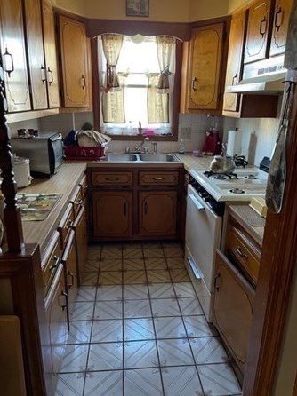 72 Winsor St, New Bedford MA 02744-1843 exterior