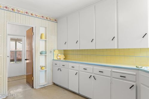 525 Edgemont Ave, Phoenix AZ 85035-1809 exterior