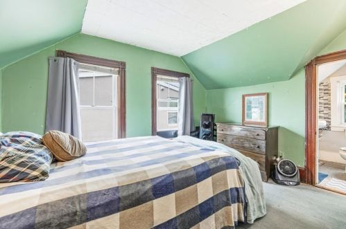 4 Walnut St, Taunton MA 02780-4255 exterior