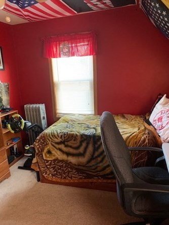 21 Cres St, Whitman MA 02382-2406 exterior