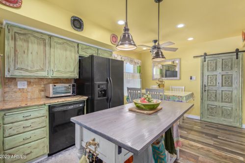 4210 Country Gables Dr, Phoenix AZ 85053-4528 exterior