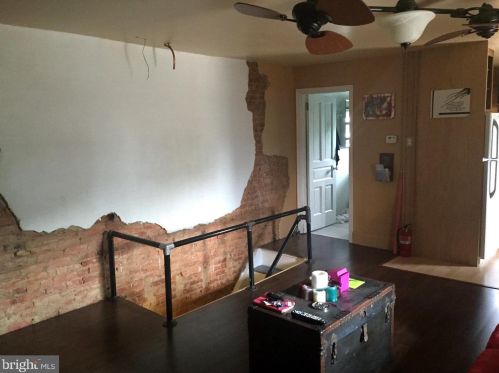 1129 Cottman Ave, Philadelphia, PA 19111-3647