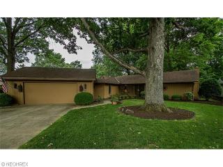 9634 Plum Brook Ln, Cleveland, OH 44149-2129