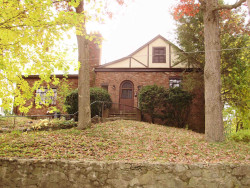 99 Hyde St, Newton, MA 02461-1237