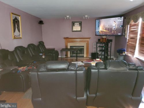 111 Ladds Ln, West Deptford NJ 08093-2319 exterior