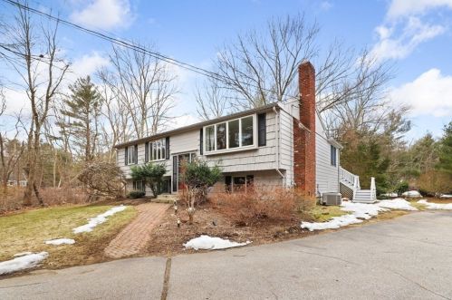 347 Prospect St, Hingham MA 02061-1140 exterior