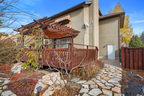 9232 Stone Ridge Cir, Sandy UT 84093-2698 exterior