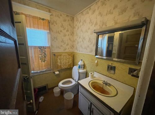 66 Watkins Ave, West Deptford NJ 08096-1235 exterior