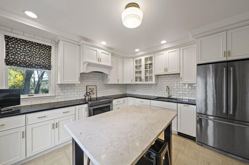 333 Brush Hl Rd, Milton MA 02186-1030 exterior