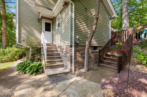 86 Cupsaw Dr, Skyline Lakes, NJ 07456-2304