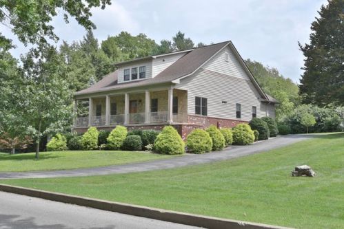 6012 Hunting Rd, Louisville, KY 40222-6308