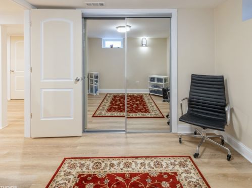 7621 Harlem Ave, Niles IL 60714-4724 exterior