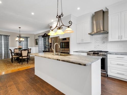 6 Rowe St, Newton MA 02466-1596 exterior