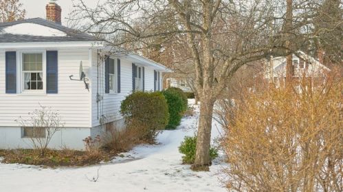 136 Randall St, Worcester MA 01606-2039 exterior