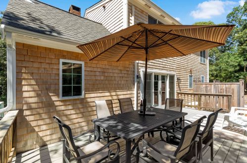 385 Glacier Hl Rd, Eastham MA 02642-2168 exterior