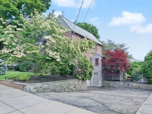 77 Montrose St, Newton MA 02458-2718 exterior